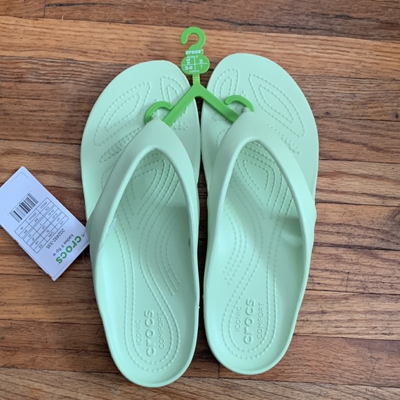 CROCS Shoes - NWT Women’s Kadee II Flip size 10
